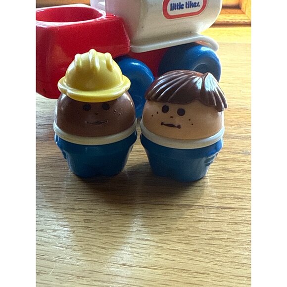 Vintage Little Tikes Tykes Gas Tanker Truck with figures - Picture 2 of 5